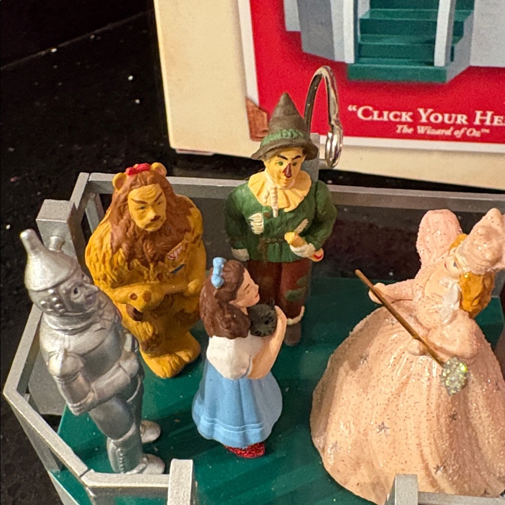 Wizard of Oz Click Your Heels Hallmark Christmas Ornament with Sound - Picture 8 of 12